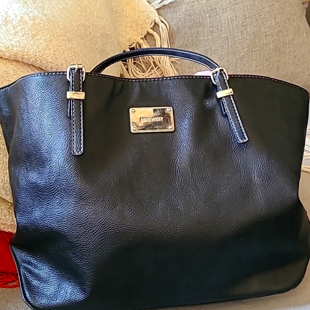 Nine West Tote w compartments black